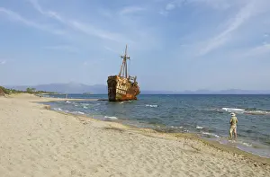 Peloponnese Coastline Drucke: Shipwreck, stranded coaster Dimitrios