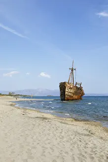 Stranded Coaster Dimitrios Drucke: Shipwreck, stranded coaster Dimitrios