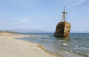 Deserted Greek Beaches Drucke: Shipwreck, stranded coaster Dimitrios