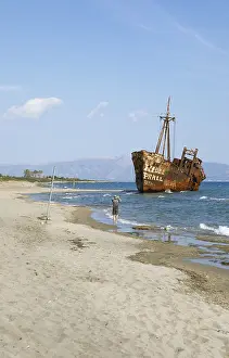 Peloponnese Coastline Drucke: Shipwreck, stranded coaster Dimitrios