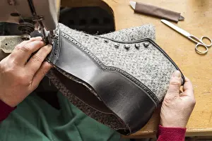 Austrian Shoemaker Drucke: Shoemaker, hands sewing with machine finished upper part