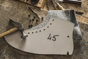 Austrian Handicrafts Drucke: Shoemaker, stencil with felt part