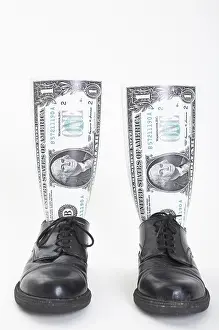 Still Life Studio Shot Drucke: Shoes with dollars