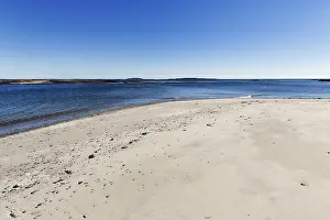 Drucke von Küstenlinie mit sandiger Bucht, Cedar Beach, Harpswell, Cumberland County, Casco Bay, Atlantischer Ozean, Maine, New England, USA Maine Drucke: Küstenlinie mit sandiger Bucht, Cedar Beach.