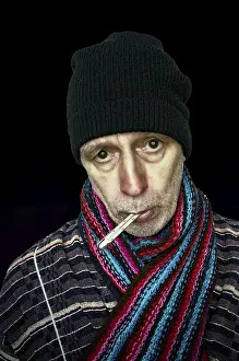 Dark Background Images Drucke: Sick man with the flu and temperature