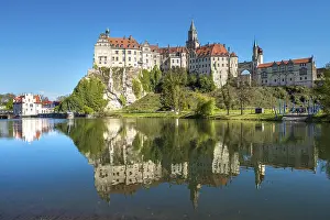 Danube River Reflections Drucke: Sigmaringen Castle with reflection in the river Danube