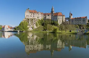 Germany Historical Landmarks Drucke: Sigmaringen Castle with reflection in the river Danube