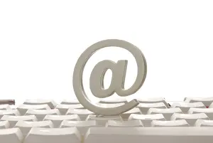 At Sign Symbol Drucke: At sign on a computer keyboard