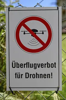 Drucke von Überflugverbot für Drohnen, Baden-Württemberg, Deutschland Überflugverbot für Drohnen, Baden-Württemberg, Deutschland Drohne Fliegen Drucke: Flugverbot für Drohnen unterzeichnen.