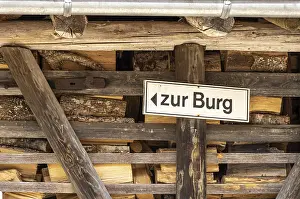 Deserted Village Sign Drucke: Signpost with the indication to the castle