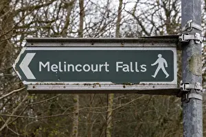 Welsh Nature Reserves Drucke: Signpost points to the waterfall