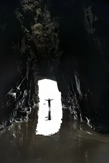 Cathedral Cove Beach Scene Drucke: Silhouette of a person in front of cave exit in backlight