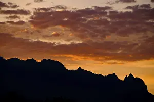 Backlit Mountain Landscape Drucke: Silhouette of the Sleeping Witch at Sunset