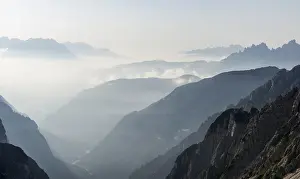 Southern Limestone Alps Europe Drucke: Silhouettes of mountains, valley view