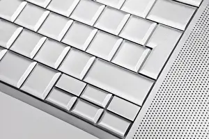 Drucke von Silber-Tastatur-Detail mit leeren Tasten Fotorealistische Kunstwerke Drucke: Silber-Tastatur-Detail mit leeren Tasten.