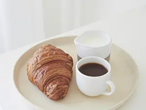 Breakfast Still Life Drucke: Simple breakfast on a tray on the white table
