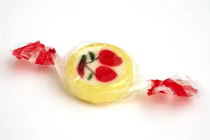 Studio Shot Dessert Drucke: Single fruit candy, cherry flavour, sweets