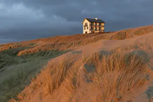 Benelux Coastline Drucke: Single house on the dune in the evening light