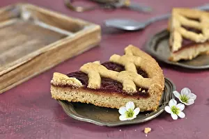 European Bakery Products Drucke: Single slice of pie called Linzer Torte