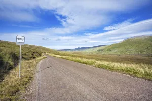 Scottish Highland Travel Photography Drucke: The single track road