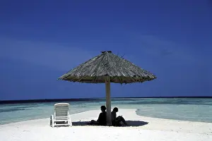 Tropical Beach Drucke: Sitting in the shadow