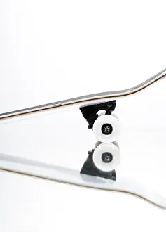 Winter Sport Photography Drucke: Skateboard on a mirror