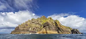 UNESCO World Heritage Site Ireland Drucke: Skellig Lighthouse sticks out from behind off the rock