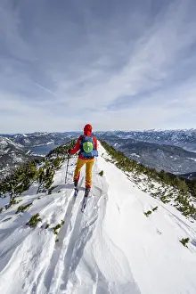 Simetsberg Summit Drucke: Ski tourer at the summit of Simetsberg