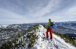 Simetsberg Summit Drucke: Ski tourer at the summit of Simetsberg