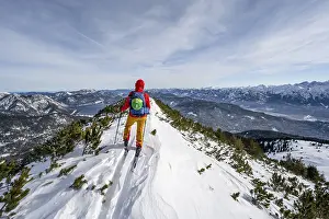 Simetsberg Summit Drucke: Ski tourer at the summit of Simetsberg