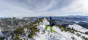 Winter Sports Europe Drucke: Ski tourer at the summit of Simetsberg