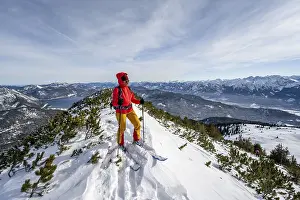 Simetsberg Summit Drucke: Ski tourer at the summit of Simetsberg