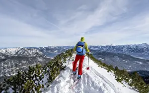 Simetsberg Summit Drucke: Ski tourer at the summit of Simetsberg