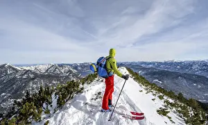 Mountain Scenery Winter Drucke: Ski tourer at the summit of Simetsberg