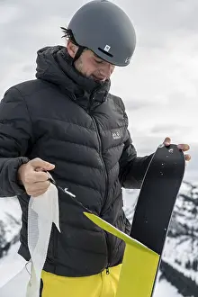 Young Skier Drucke: Ski tourers, during the up-lining