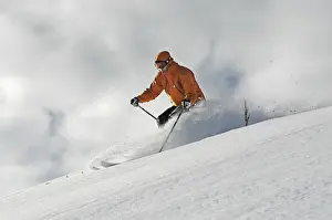 Deep Snow Skiing Drucke: A skier in deep Snow