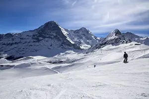 Mountain Peak Landscape Photography Drucke: Skiing against the backdrop of the north face of the Eiger in Grindelwald