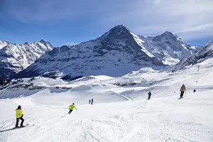 Mountain Peak Landscape Photography Drucke: Skiing against the backdrop of the north face of the Eiger in Grindelwald