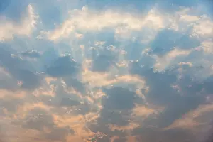 Morning Light Drucke: Sky, small clouds and sun rays
