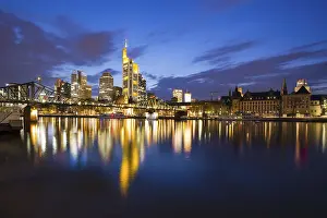 Financial District Germany Drucke: Skyline and banking district after sunset