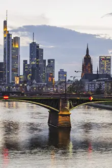 Hesse Cityscape Drucke: Skyline and banking district at sunset