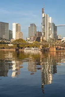 Central Business District Frankfurt Drucke: Skyline reflected in the river