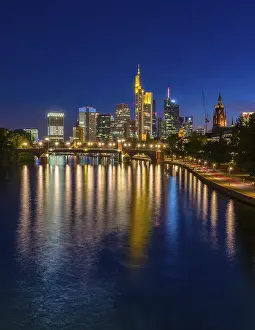 European Townscape Drucke: Skyline with reflection of the lights in the Main