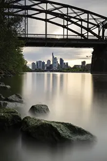 Frankfurt Skyline Drucke: Skyline view, at sunset. On the river Main
