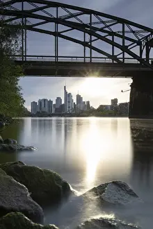 Frankfurt Skyline Drucke: Skyline view, at sunset. On the river Main