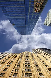 US Metropolitan Cities Drucke: Skyscraper against the cloudy sky