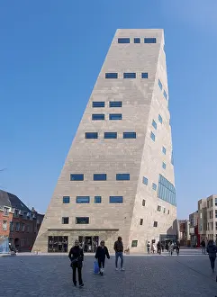 Dutch Architecture Style Drucke: A skyscraper with modern architecture
