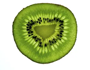 Close Up Kiwi Drucke: Slice of kiwi