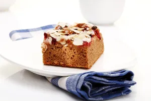 Cranberry Dessert Drucke: Slice of nut cake with almonds and cranberries