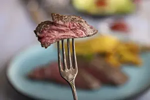 Empty Plate Steak Drucke: Slice of steak on a fork